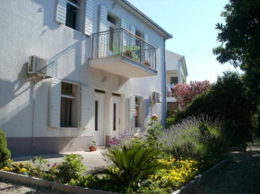 Гостиница Grgin Apartments  Каштел Камбеловац